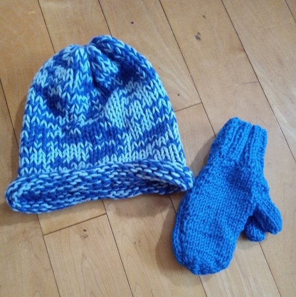 Hand made Crochet "Shades of Blue"  kids winter hat and mitten set - Picture 1 of 2
